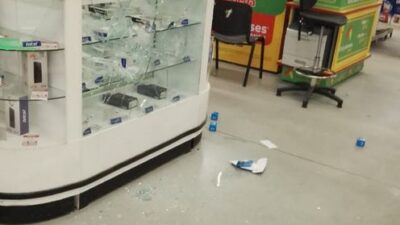 VIDEO: Asaltantes encañonan a clientes y empleados en una Bodega Aurrerá