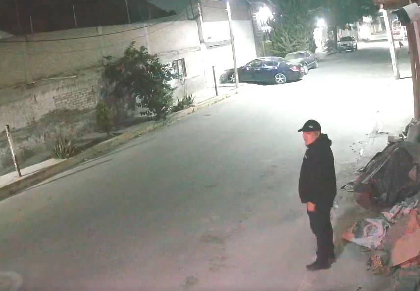 VIDEO. Delincuentes armados amenazan a mujeres y les roban su carro en el Estado de México