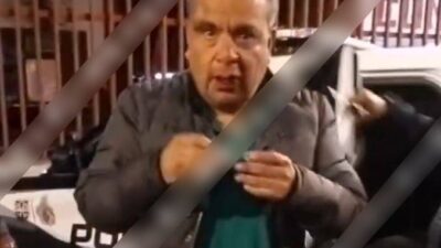 VIDEO: Funcionario ‘hasta las manitas’ manejaba y choca contra un taxi