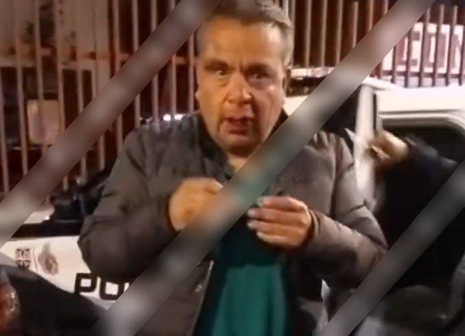 VIDEO: Funcionario ‘hasta las manitas’ manejaba y choca contra un taxi