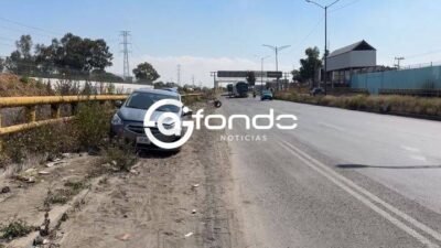URGENTE: ‘Bache mortal’ destroza llantas y conductores quedan varados