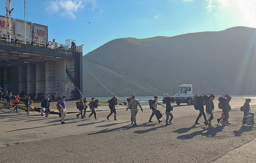 URGENTE: Rescatan a 28 menores que estaban en un barco a la deriva; investigan red de trata