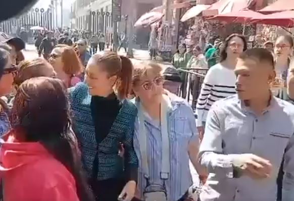 VIDEO: Sujeto besa y toca de manera inapropiada a la presidenta, Claudia Sheinbaum