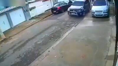 VIDEO: Asaltante muere aplastado por su víctima; le pasó la camioneta dos veces
