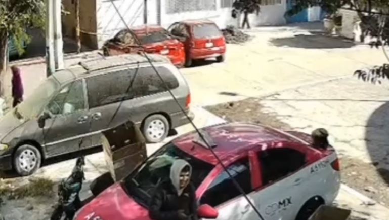 VIDEO: Alcaldía deja abierta una zanja y un señor invidente cae al hoyo