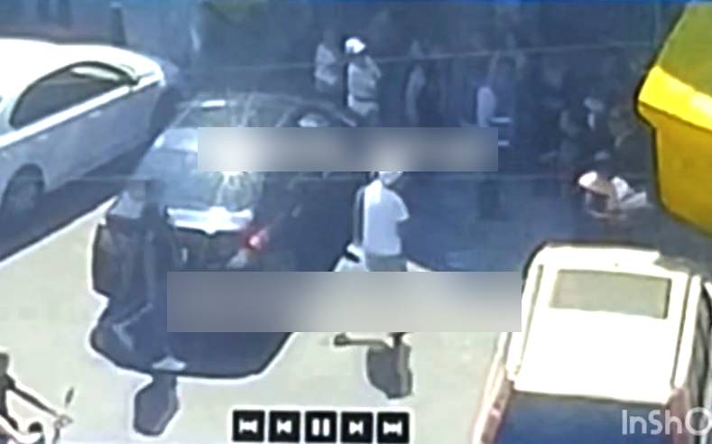 VIDEO: Conductor balea a un ‘viene viene’ porque le rayó el carro