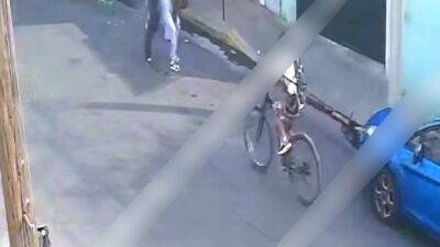 VIDEO: Graban fuerte agresión contra una mujer; un sujeto la sometió