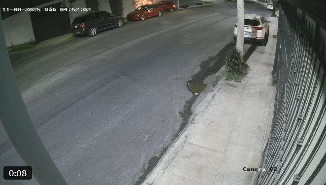 VIDEO: Borracho al volante destroza una casa y se da a la fuga