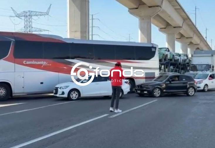 URGENTE: Familiares de desaparecidos bloquean carretera en Edomex