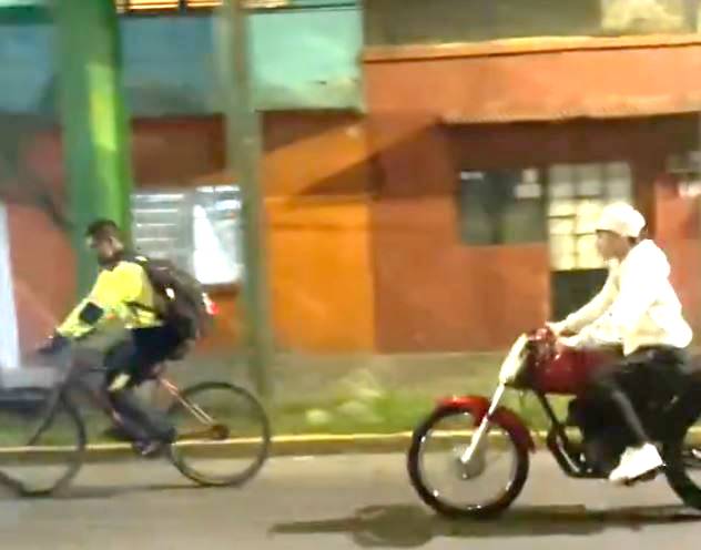 VIDEO: Motociclistas salen a arrollar ciclistas, se graban y lo suben a redes