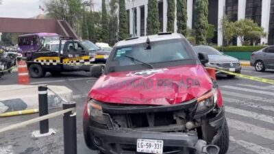 ATENCIÓN: Custodios de valores arrollan a abuelos y se encierran en la camioneta