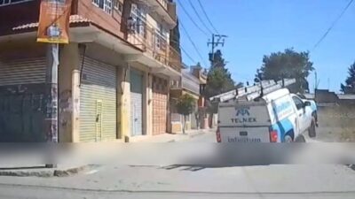 VIDEO: Graban extraño accidente; alguien puso una roca gigante a media calle