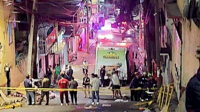 VIDEO. Camión de ‘Jarritos’ píerde el control en una pendiente; hay dos heridos