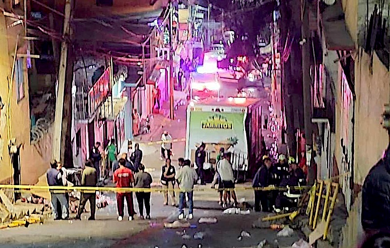 VIDEO. Camión de ‘Jarritos’ píerde el control en una pendiente; hay dos heridos