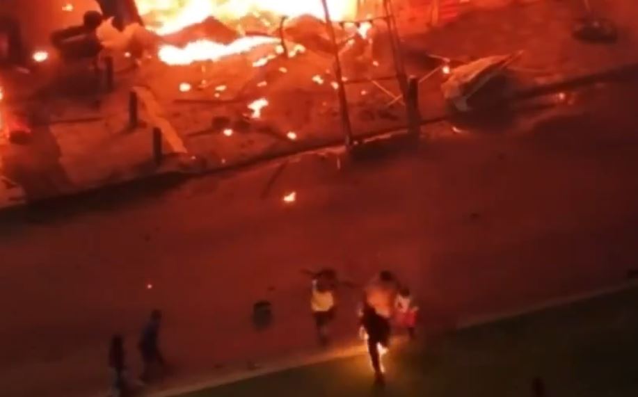 VIDEO: Explota taquería con clientes y empleados; hay tres muertos y varios quemados