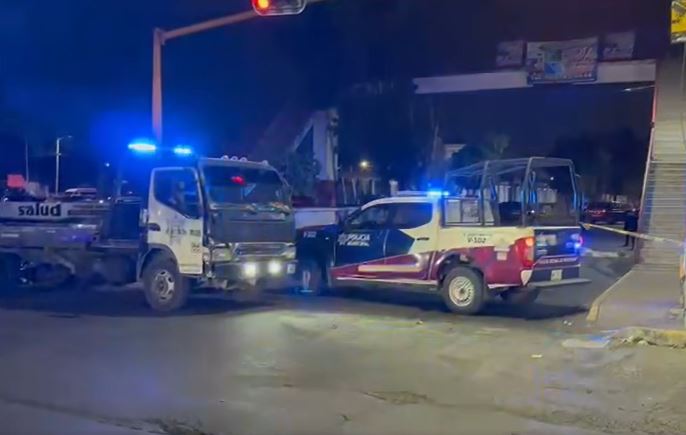 TRAGEDIA: Señor esperaba su transporte y otro camión de pasajeros lo mató