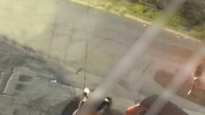 VIDEO: ‘¡Te dijimos!’; jovencitas dan golpiza a su ‘amiga’ por hablar a un exnovio