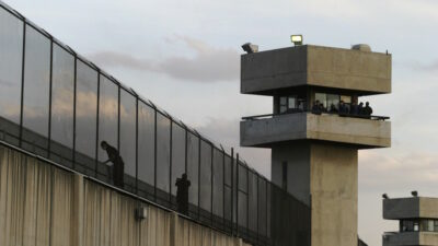 CRIMINALES: Una mujer tomaba con su primo y un amigo que le hicieron vivir una pesadilla