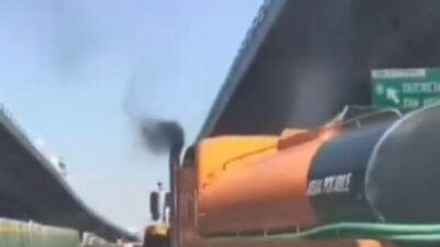 VIDEO: Chofer de pipa choca camioneta familiar y luego intentan arrollarlos