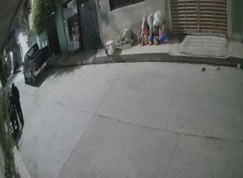 VIDEO: Tierra sin ley; criminales recorren calles para desvalijar autos en Ecatepec