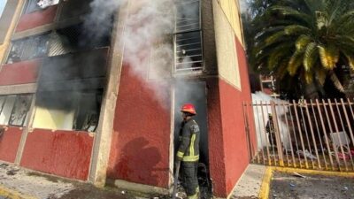 VIDEO: Estalla departamento por acumulación de gas; hay personas heridas