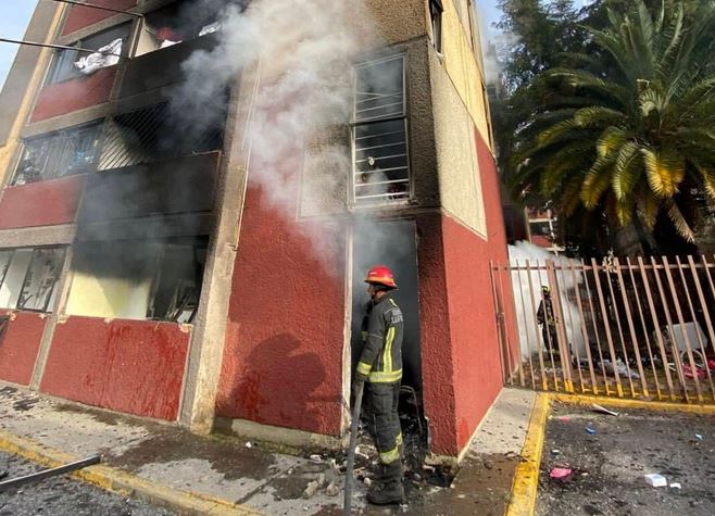 VIDEO: Estalla departamento por acumulación de gas; hay personas heridas