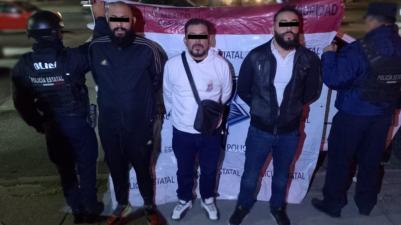 PERSECUCIÓN: Sospechosos armados y con drogas intentan escapar de policías en Edomex