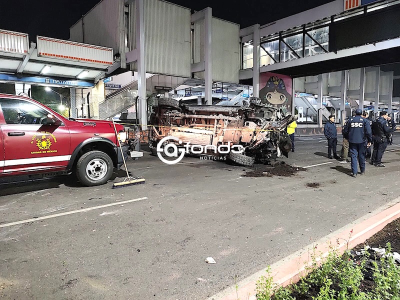 TRAGEDIA. Jovencito de 15 años se estrella en una Ford Lobo y pierde la vida en la CDMX