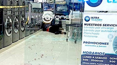 ÚLTIMA HORA. Matan a balazos a dos hombres en una lavandería dentro de la plaza comercial Arkana