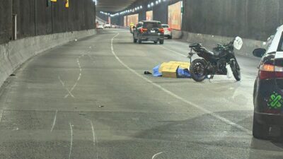 TRAGEDIA: Motociclista iba muy rápido y muere al caer bajo un puente