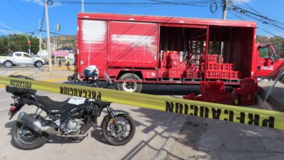 TERRIBLE: Trabajador de Coca Cola acomodaba cajas y muere aplastado por su propio camión