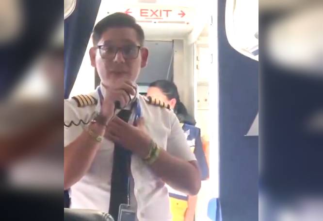 VIDEO: Piloto de Magnicharters se atrinchera y ‘toma’ un avión con pasajeros