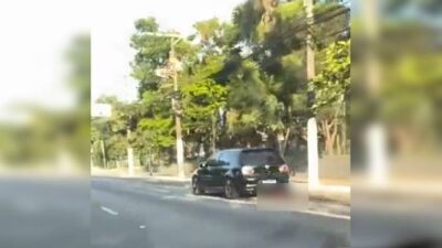 VIDEO: Sujeto arrolla a su ex y la arrastra con su camioneta porque estaba con otro