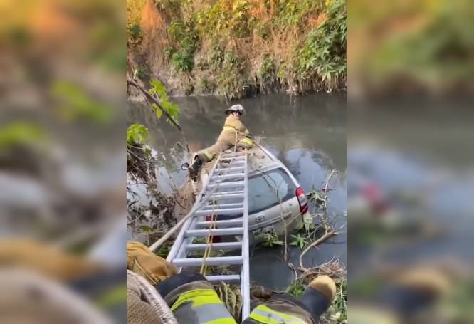 VIDEO: Aparece camioneta en un canal de Edomex; no había personas y nadie la reportó