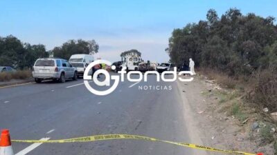 URGENTE: Conductor invade carril, choca de frente y ocasiona dos muertes