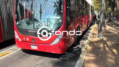 URGENTE: Ciclista queda muerto junto a las llantas del Metrobús