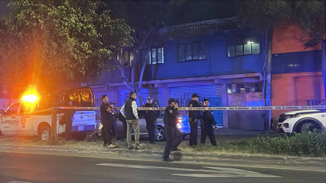 TERRIBLE. Joven de 20 años manejaba una moto sin placas cuando lo ejecutaron a balazos