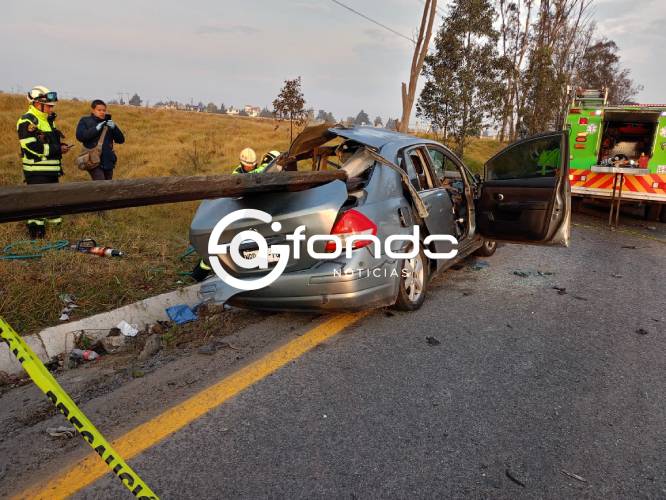TRAGEDIA. Tres jóvenes, dos hombres y una mujer, mueren al incrustar su coche en una barra metálica en Edomex