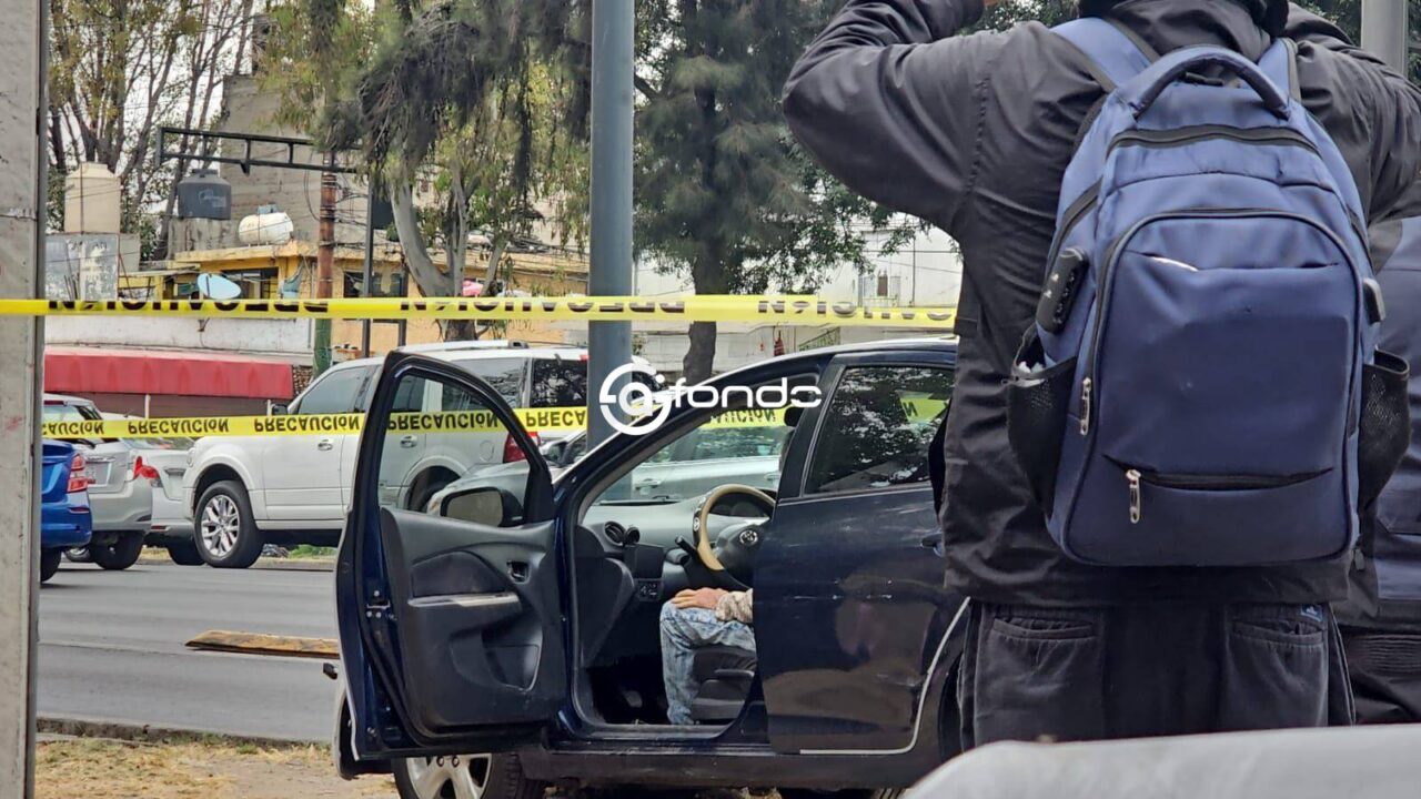 TRISTEZA. Un hombre manejaba su auto, se orilló al sentirse mal y murió en un instante