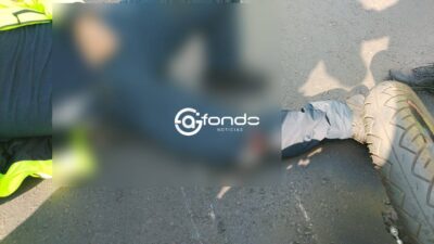 ARROLLADO: Motociclista ignora retén y se lleva ‘de corbata’ a un policía