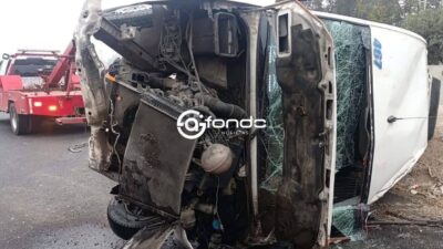 VIDEO: Chofer de combi furioso provoca volcadura en el Circuito Mexiquense; hay 14 heridos