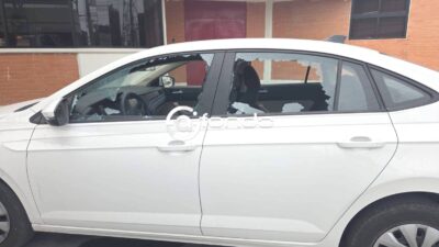 URGENTE: Funcionaria de Edomex es emboscada y atacada a balazos en un vehículo oficial