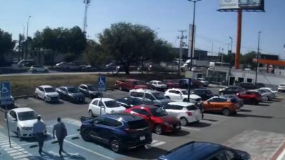 VIDEO: Asaltantes ‘cazan’ a cuentahabiente que llevaba escolta; uno termina baleado