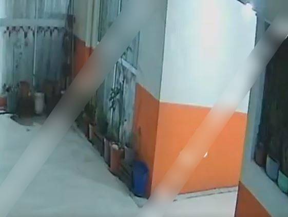 VIDEO: ‘¡El señor me tiró!’; borracho derriba de una patada a un niño que jugaba