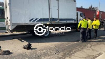 URGENTE: Motociclista no llega a fin de año; un camión de carga lo arrolló