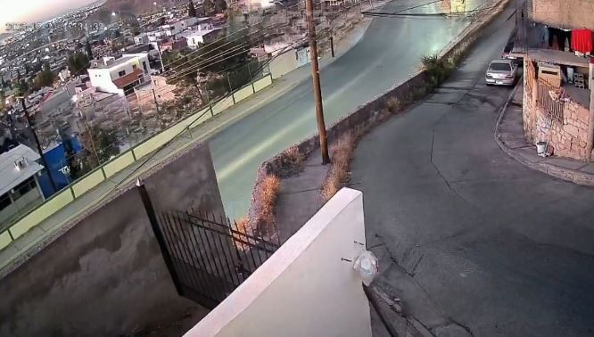 VIDEO: Graban tragedia; camioneta cae de un barranco y mueren tres personas