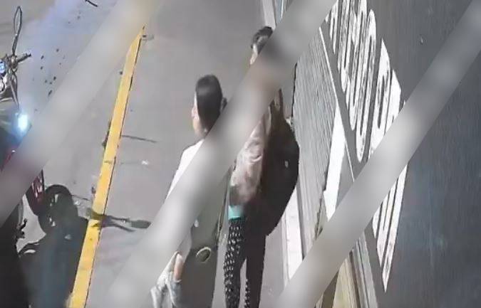 VIDEO: Rateros en motos atacan a dos mujeres y un niño en Ecatepec