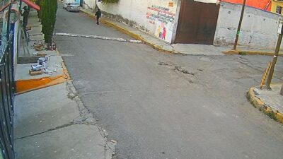 VIDEO: Albañiles se ganaban la vida y unos criminales les quitan su bicicleta