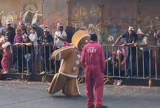 VIDEO: Familias se burlan de botarguero del ‘Hombre de Jengibre’ que se desmayaba