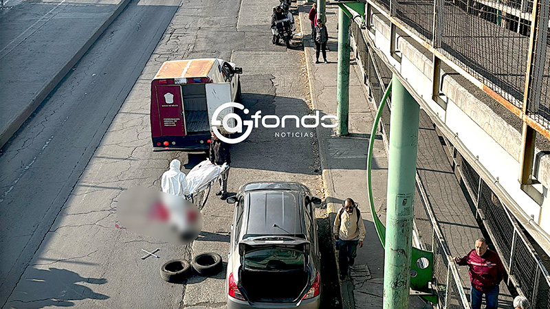 DRAMÁTICO. Daniel manejaba un taxi de aplicación; se bajó a cambiar una llanta ‘ponchada’ y un tráiler lo arrolló